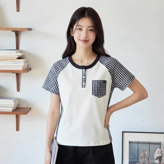 Glucoat | [A900] เสื้อยืดแขนสั้นสีขาว ลายสก็อตแต่งกระเป๋า กระดุมหน้าใช้งานได้จริง