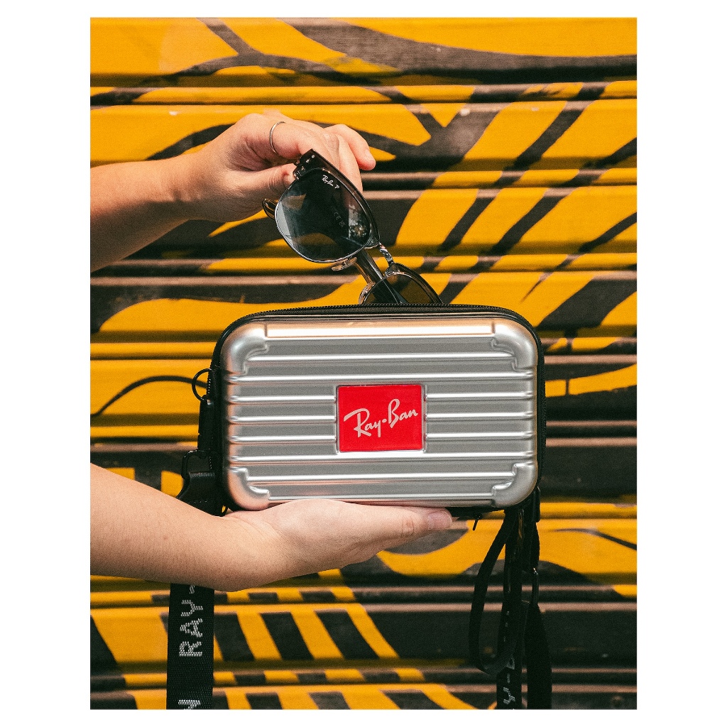 กระเป๋า RayBan Pouch พร้อมสายสะพายข้างปัก RayBan ของพรีเมี่ยม limited ลิขสิทธิ์จาก RayBan