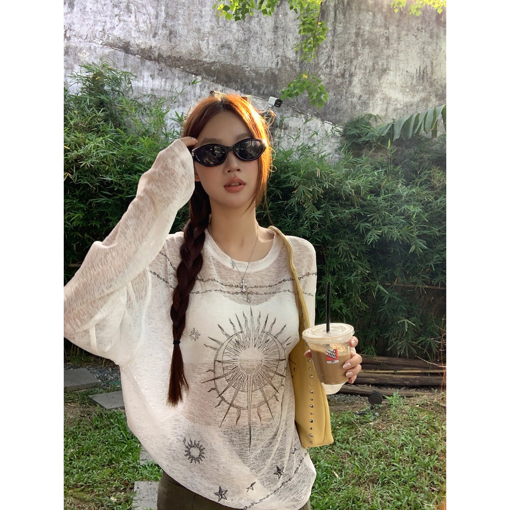 เสื้อกันแดดแขนยาวสีขาว ลายพระอาทิตย์-ดาว ผ้าโปร่งบาง ทรงหลวมไหล่ตรง สาวแซ่บ ใส่ได้ทุกวัน Summer66 HRG