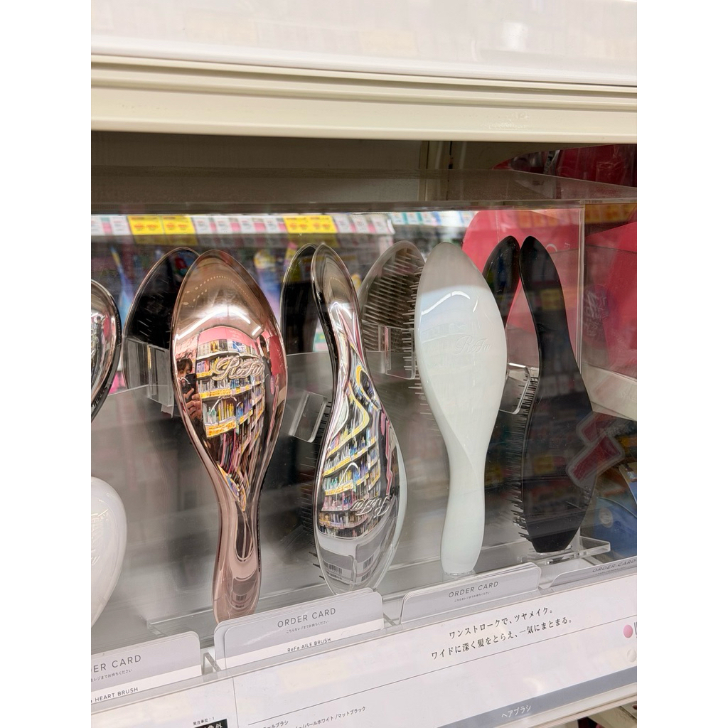 ‼️ร้านนี้ถูกที่สุด‼️ReFa Heart Brush โดยรุ่นนี้โดดเด่นทั้งดีไซน์ที่หรูหราและเทคโนโลยีการดูแลเส้นผม