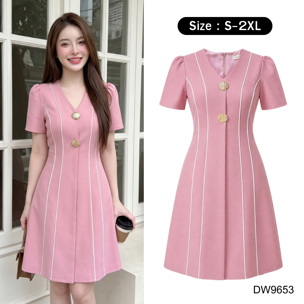 S-2XL | เดรสคอวีแต่งขอบขาว แต่งกระดุมลายเปลือกหอย มีซับใน สีชมพู D9653