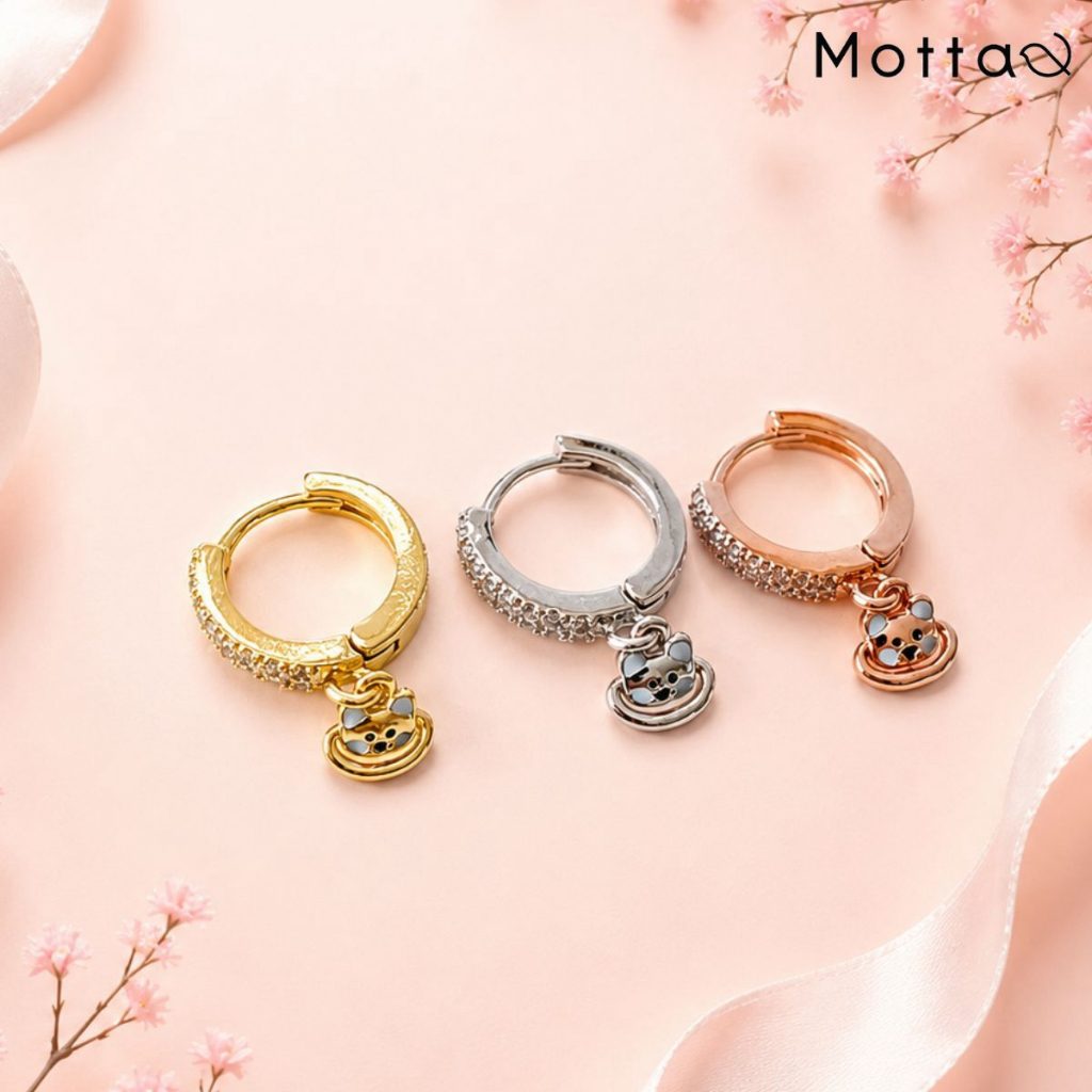 Motta Earring ต่างหูห่วงมีจี้ชุบทองคำขาว จี้ห้อยแมวอวกาศ