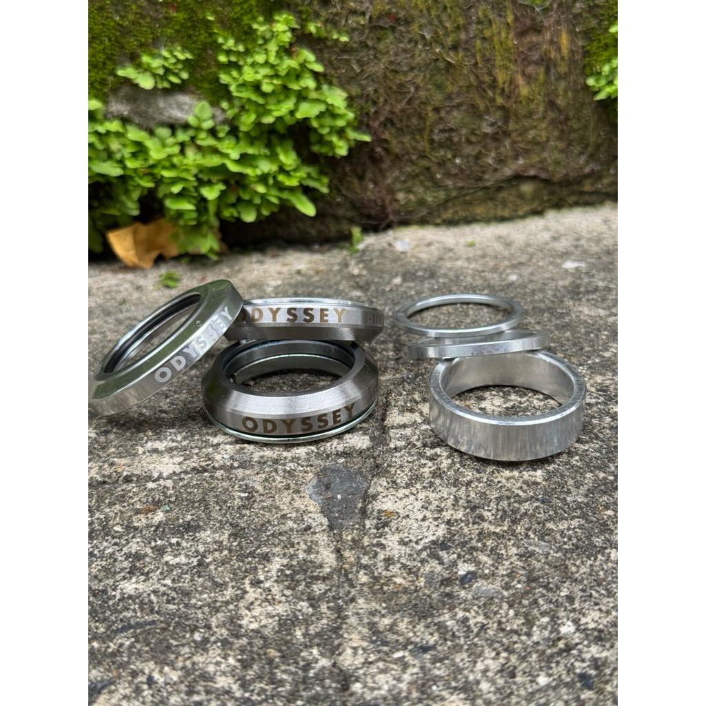 ถ้วยคอจักรยาน bmx Odyssey Pro Headset silver