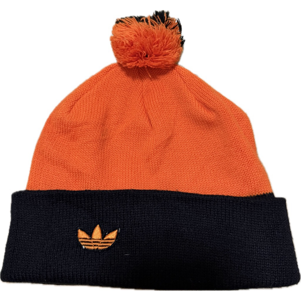 หมวกไหมพรมมีจุก (Cuffed Pom Beanie) ของแบรนด์ Adidas #มือสอง