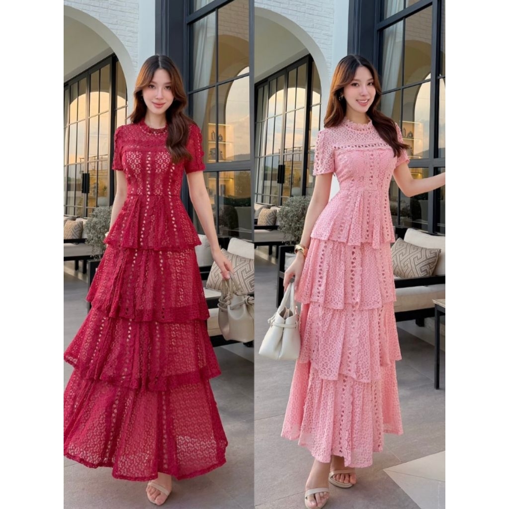 เดรสยาวผ้าลูกไม้ฉลุทอ ซับในทั้งตัว ผ้าหนาอย่างดี ช่วงเอวตัดเย็บเข้ารูป กระโปรงเลเยอร์ชั้นระบายรอบตัว (Abigail)