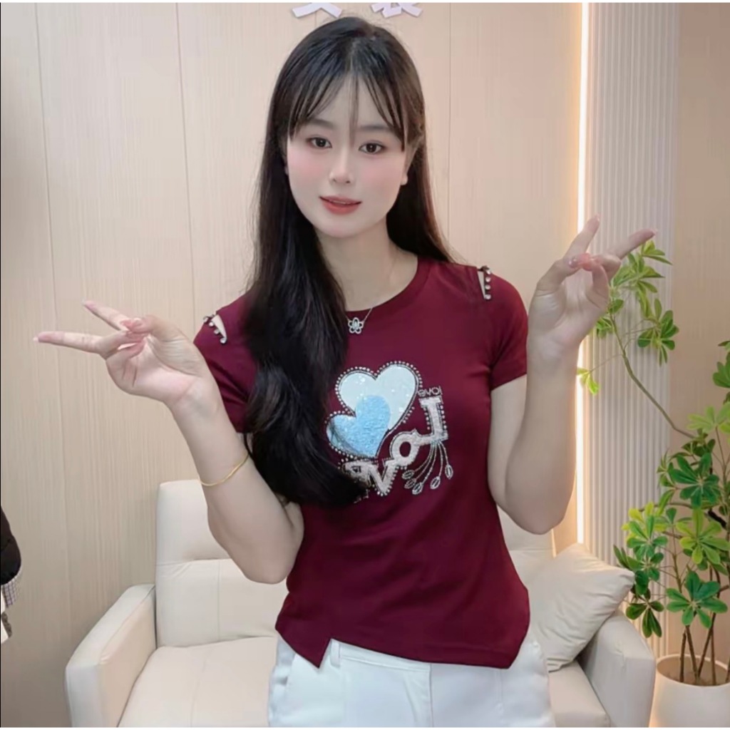 เสื้อยืดแขนสั้นดีไซน์เก๋สำหรับคุณแม่ (คอลเลกชันใหม่รับซัมเมอร์): เสื้อลำลองที่มีเอกลักษณ์เฉพาะตัว โดดเด่นด้วยชายเสื้อดีไ