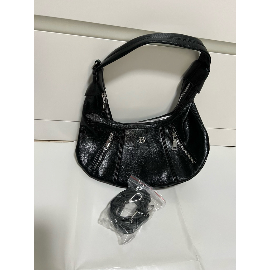 ส่งต่อกระเป๋า OBAGHOUSE-Zoey bag-Black ใช้งานน้อยมาก