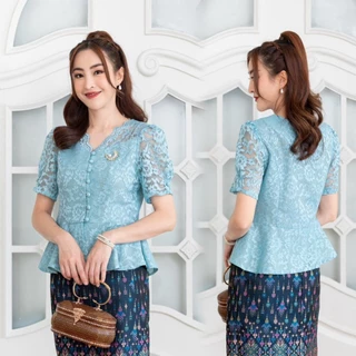 67056 "พิกุลแก้ว" เสื้อลูกไม้นุ่มแขนสั้น คอวีหยักโค้ง เอวระบาย กระดุมหน้า