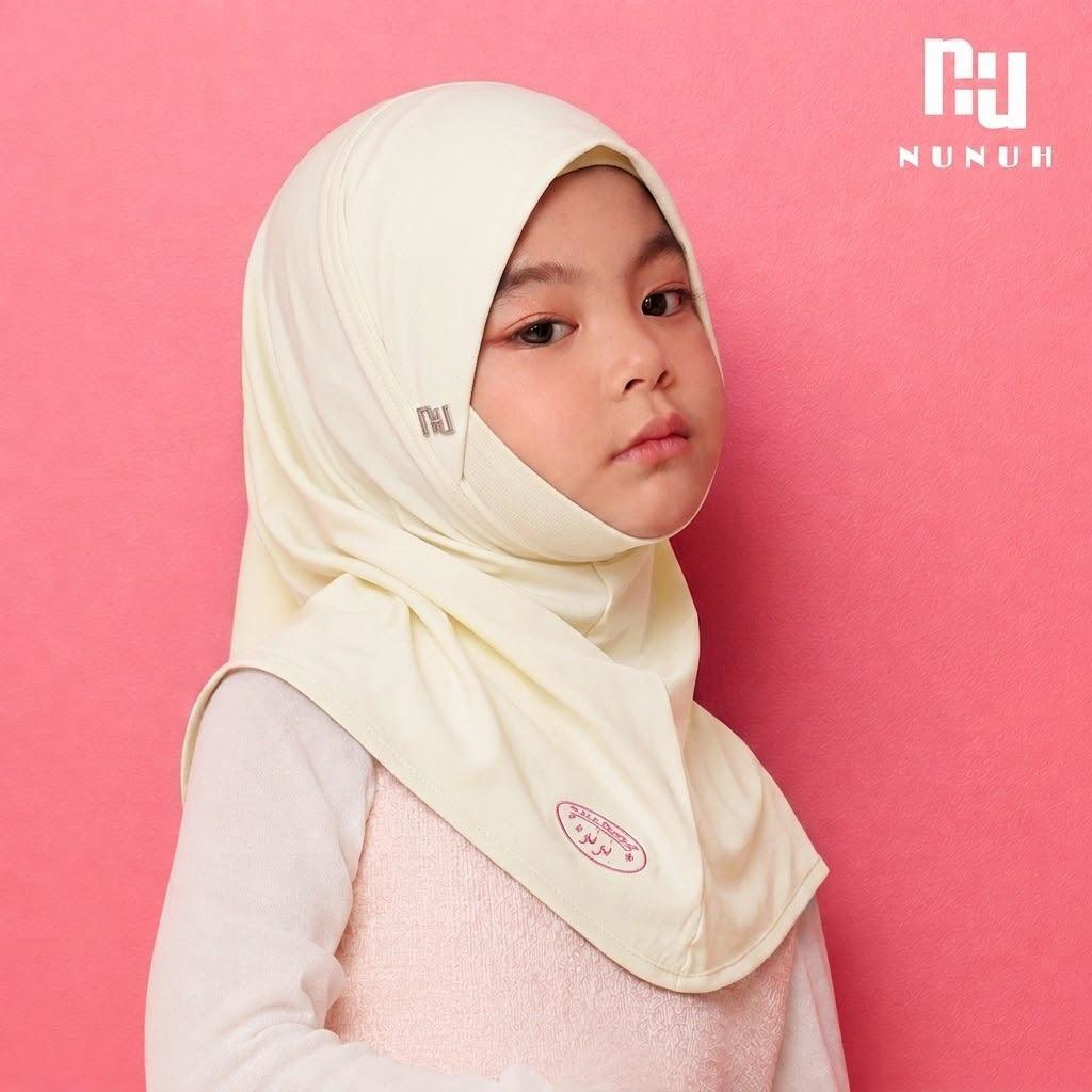 NUH HATI CLASSIC - ผ้าคลุมสวมสำเร็จคลาสสิคผ้าสี (แพทเทิร์นฮาตีสำหรับเด็ก)