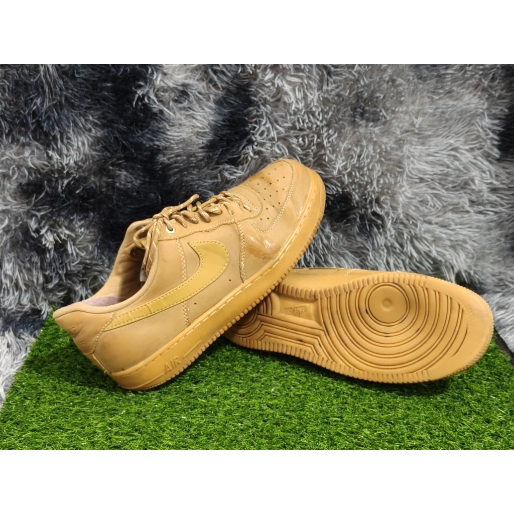รองเท้าในภาพคือรุ่น Nike Air Force 1 '07 WBมือสองไซร์44