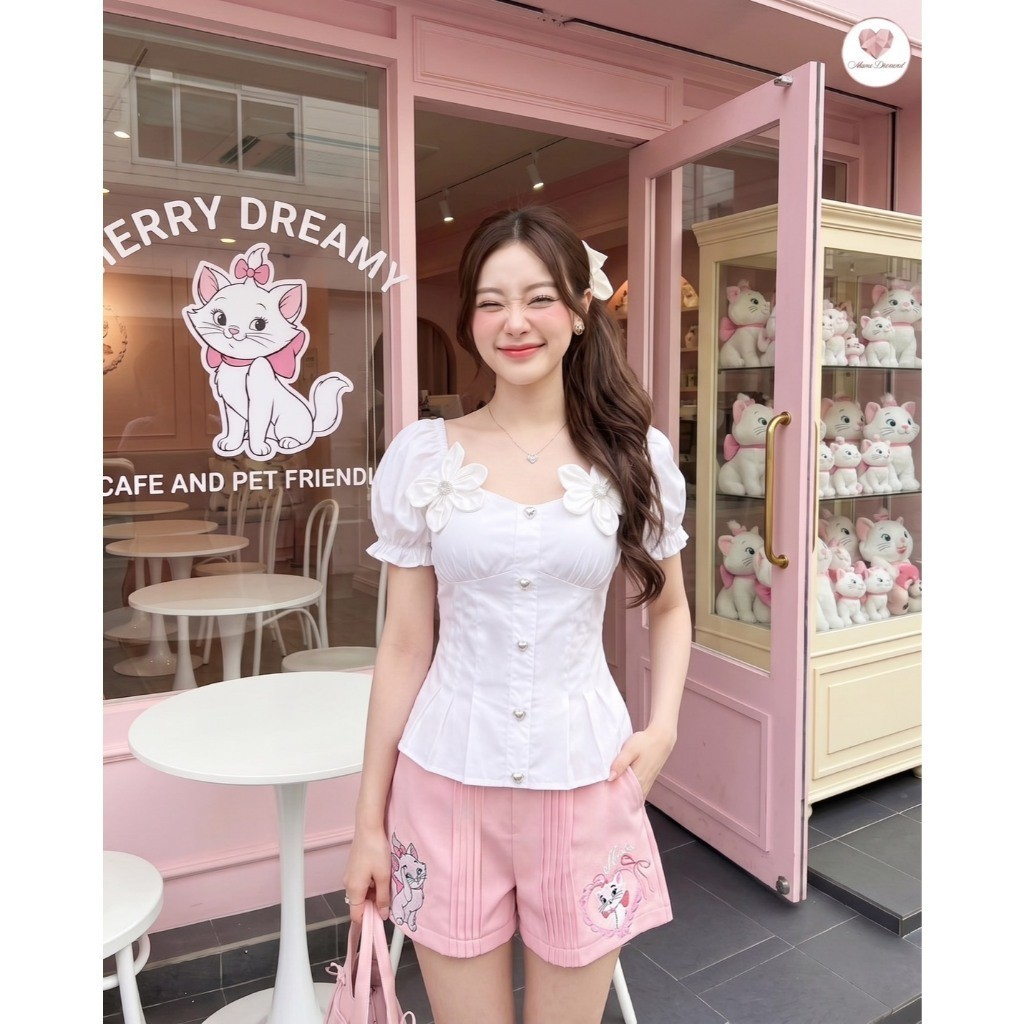 (มีถึง3XL) สีชมพูขาว Merry Dreamy Set เซ็ต 2 ชิ้นเสื้อคอตตอนเชิ้ต + เข็มกลัด 2 ชิ้น + กางเกงขาสั้นปักมีกระเป๋า
