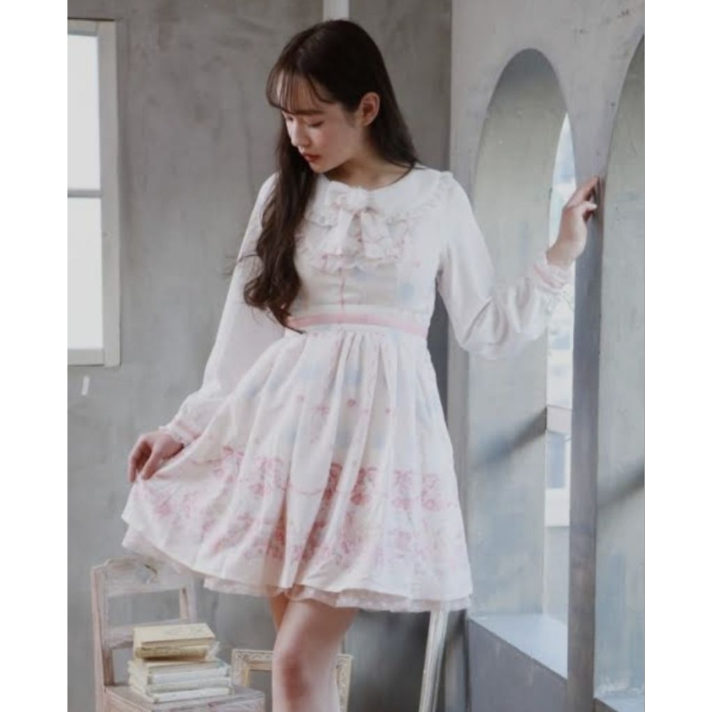 เดรส Lizlisa รุ่น Tiny Swan Ballerina Print One-Piece Dress ลายหงส์ มือสอง เฉพาะตัวเดรสเท่านั้น เดรส
