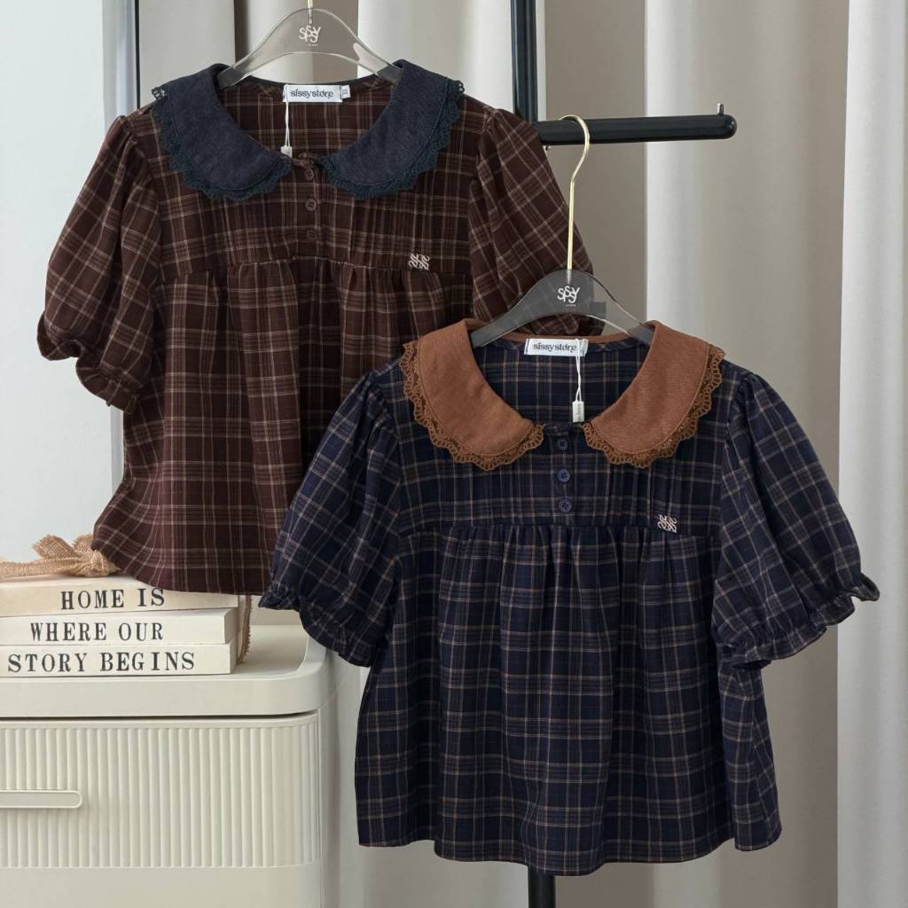 SISSY : Scottie top เสื้อโปโลคอบัวลายสก็อต (XS-XXL) ปกยีนส์ แขนตุ๊กตาสม็อค ทรงสวย ผ้านุ่มใส่สบาย