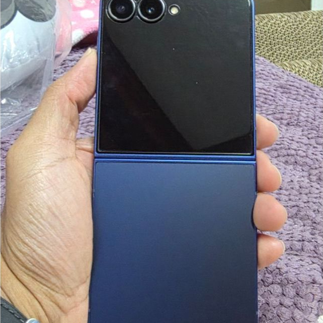 Samsung Galaxy Z Flip 7 256GB มือ 1  สี : Blue Shadow 14900 บาท สภาพสวยไร้รอย เครื่องไทย ประกันศูนย์