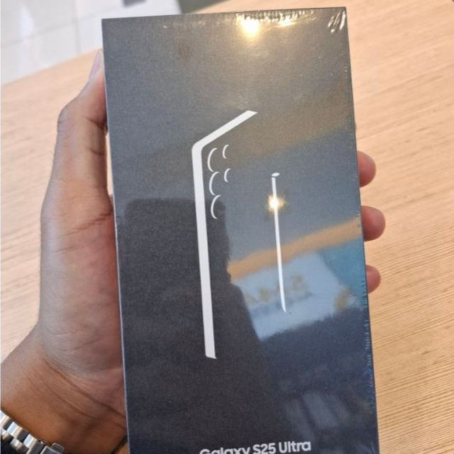 ขาย SAMSUNG S25 Ultra 512g มือ 1 ไม่แกะเครื่อง 20000 บาท  - มี Care plus 2 ปี ซื้อปีที่2 - เปลี่ยนได