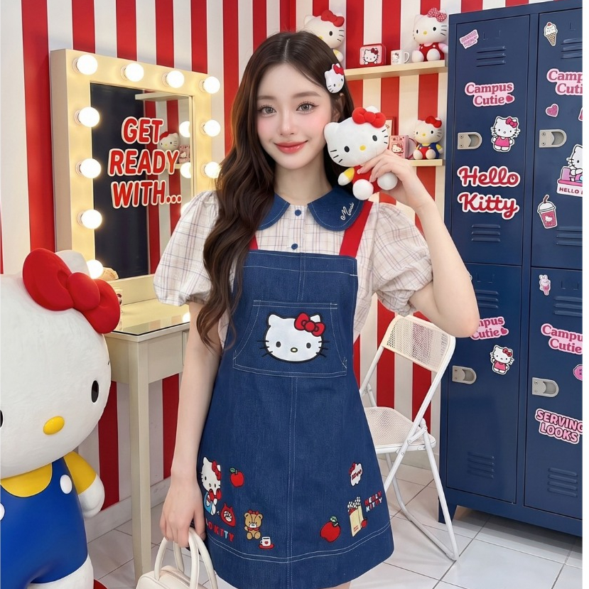 (มีถึง3XL) ยีนส์ Kitty Campus Set เซ็ต 2 ชิ้น เสื้อคอตตอนสก็อตกระดุมหน้า + เอี๊ยมยีนส์กระโปรงงานปัก สายปรับได้