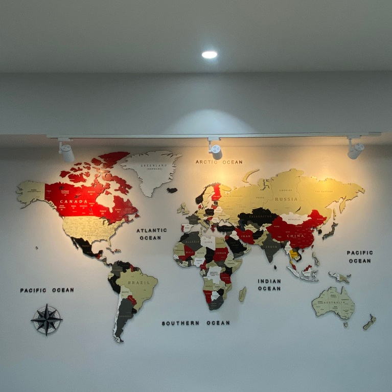 แผนที่โลกไม้ 3D ติดผนัง โทนสีแดง Heritage Red