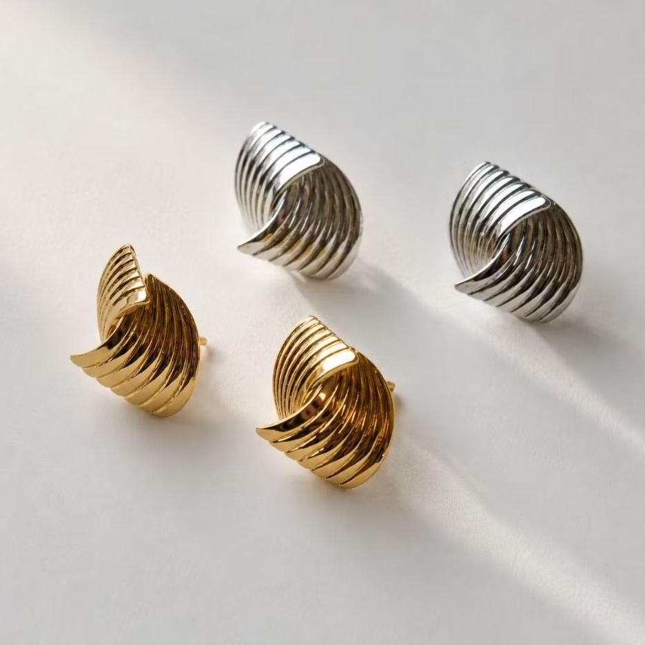 nnlin. Daisy Wing ต่างหูปีกนกซ้อนทับ (Stainless Steel)