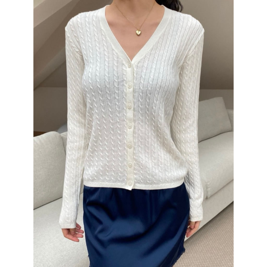 (พร้อมส่ง) Brandy Melville Zoe V-Neck Cardigan เสื้อคาร์ดิแกน เสื้อแขนยาว ของแท้จากช็อป