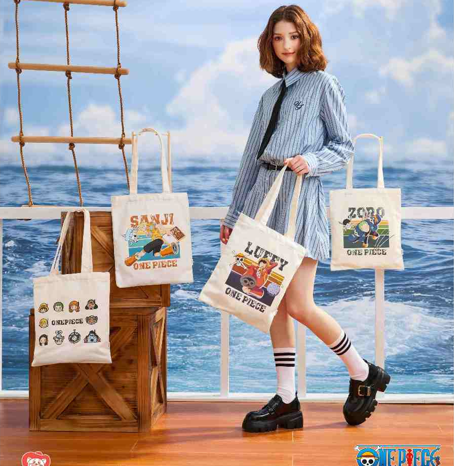 MINISO x ONEPIECE กระเป๋าสะพายข้าง (มีซิป)