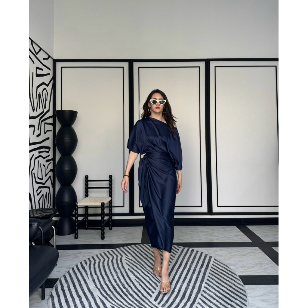 🔖Alot #Everlyn เดรสซาติน ผ้าเนื้อดี ใส่สบาย แบบผูกหน้า ใส่ได้ทั้งเป็น ชุดออกงาน ชุดไปงาน ชุดราตรี งานแต่ง ออกเดท - รูปที่ 4