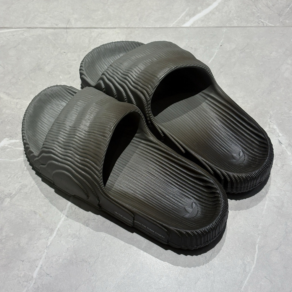 adidas Adilette size UK 5 ( 38) ใส่ 2 ครั้ง