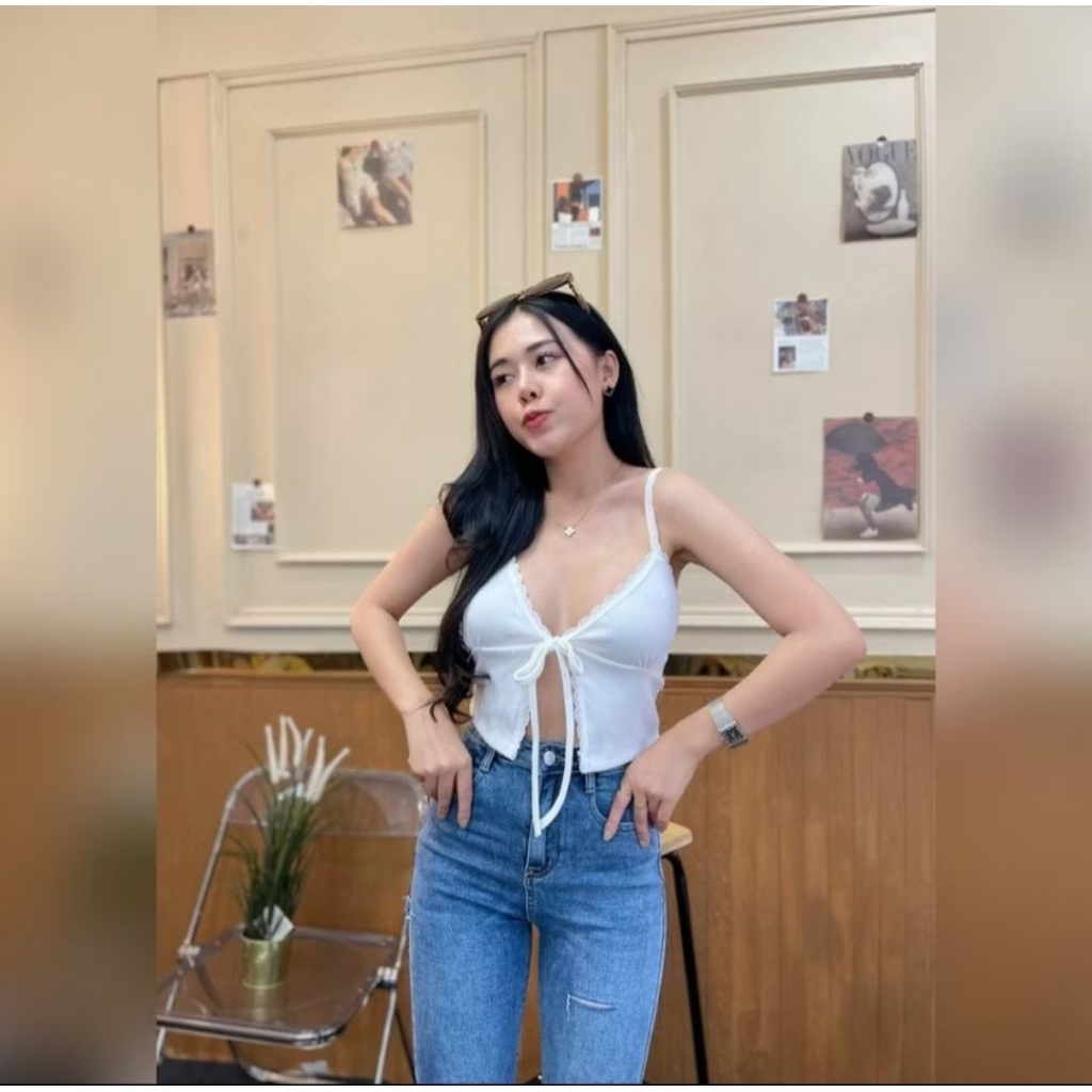 เสื้อสายเดี่ยว ผูกหน้า เซ็กซี่ สีขาว ของ Spinnyhouse