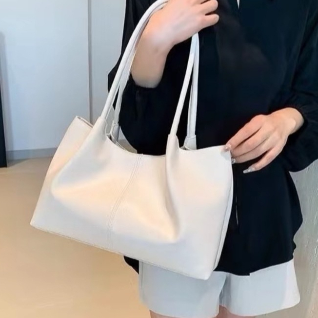 fashion.shop502 กระเป๋าโท้ท  กระเป๋าสะพายไหล่ ความจุเยอะ หนังPUแฟชั่น มีให้เลือก 4 สี  มีบริการส่งด่วน B-047