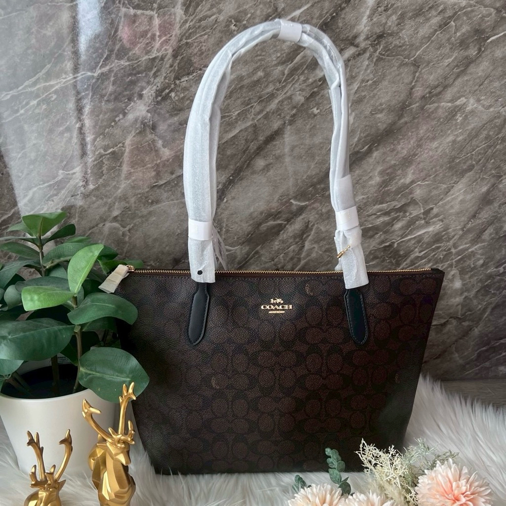 🍀พร้อมส่งในไทย กระเป๋าสะพายข้าง/ไหล่ Coach Zip Top Tote In Signature Canvas แท้ 100%