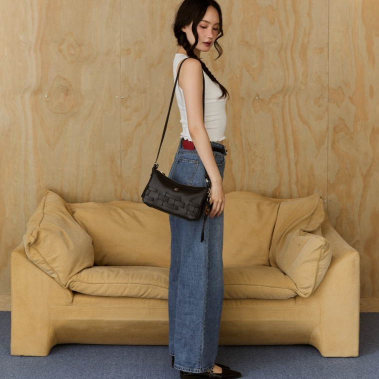 CHNiiNiN - Urban Twist  (shoulder and cross body bag) กระเป๋าสะพายหนังวัวแท้ *สายปรับความยาวเป็นแบบครอสบอดี้ได้ - รูปที่ 5