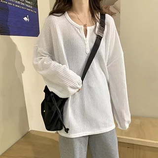 Hotgirl พร้อมส่ง เสื้อยืดแขนยาว แฟชั่นผู้หญิง ทรงหลวม สีทึบแขนยาวสไตล์เกาหลี โอเวอร์ไซส์ มีการออกแบบปุ่ม