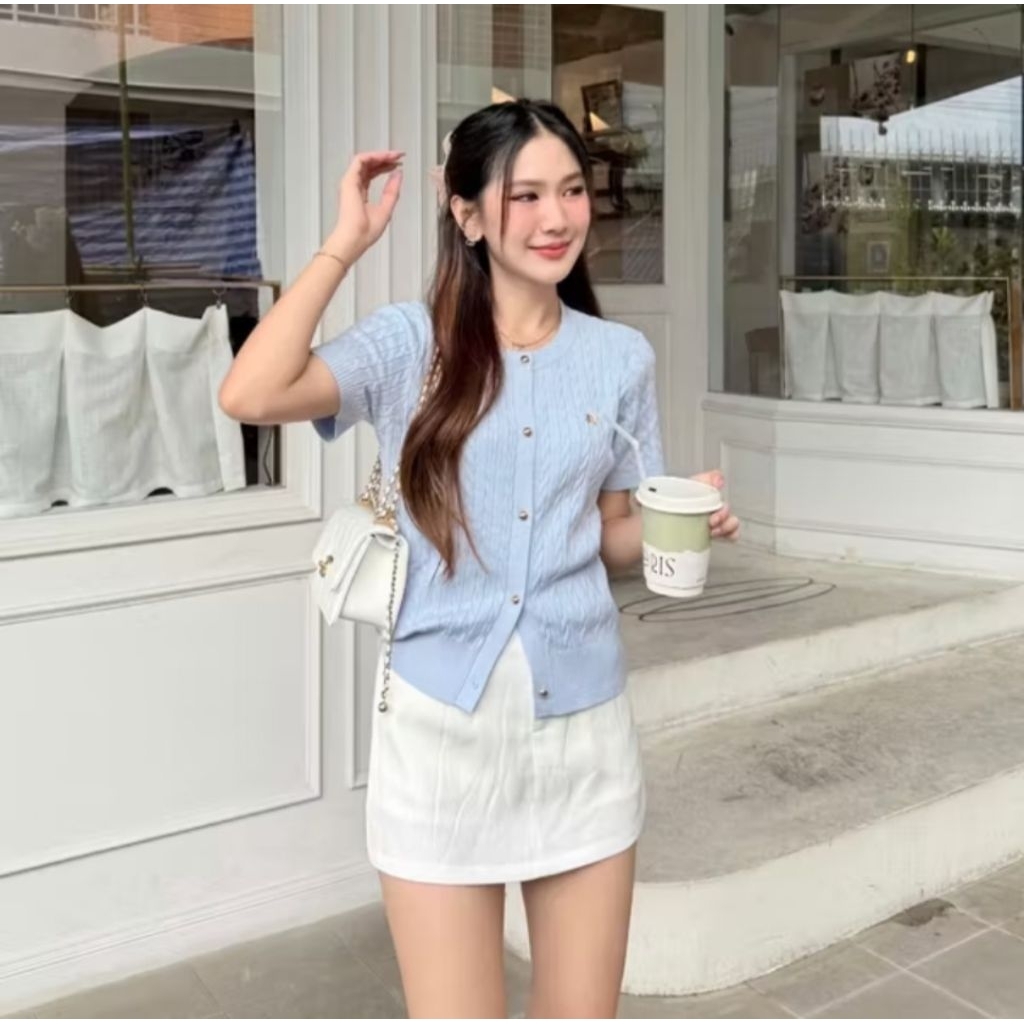 Nicharis - เสื้อไหมพรมคอกลม ลายเปีย รุ่น Onnie Knit Top สีฟ้า S