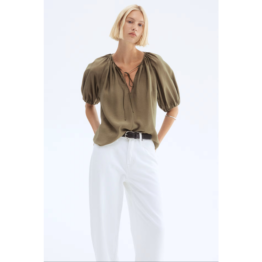 H&M(เอชแอนด์เอ็ม) เสื้อเบลาส์แขนบาน ผู้หญิง 1288338_2