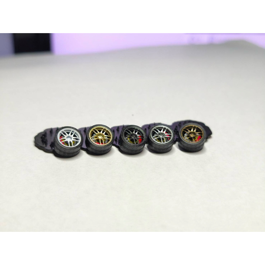 ล้อเรซิ่น  ขนาด 10.2 mm. สเกล 1:64 ล้อแปะ ไม่มีแกน หมุนไม่ได้