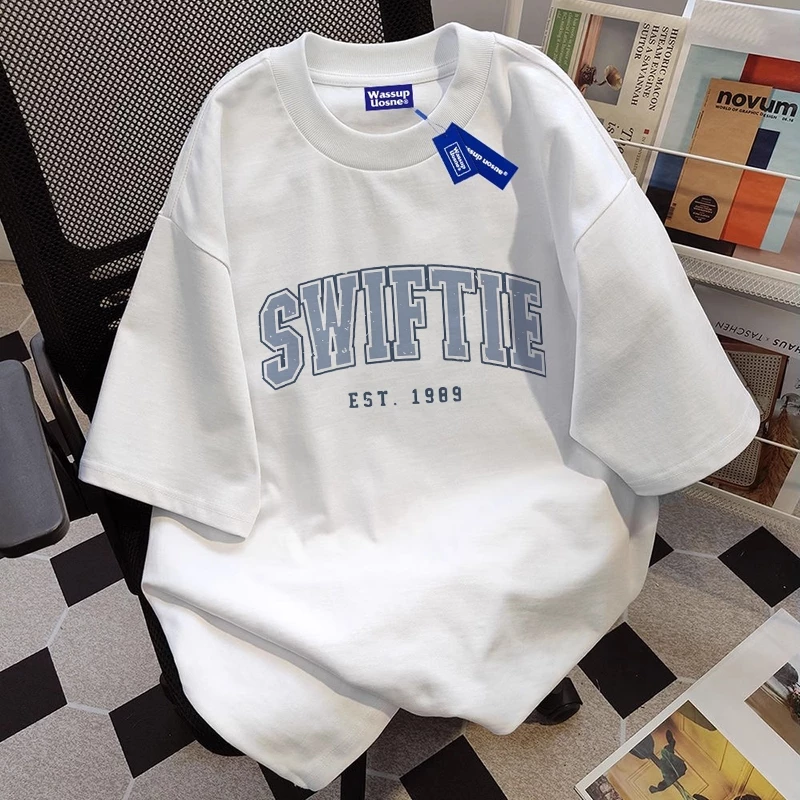 ✨【จัดส่งภายใน 24 ชั่วโมง】 1989 สไตล์ย้อนยุคอินเทรนด์ เสื้อ เสื้อยืด oversize เสื้อยืดผู้หญิง เสื้อแฟชั่น เสื้อสีขาว