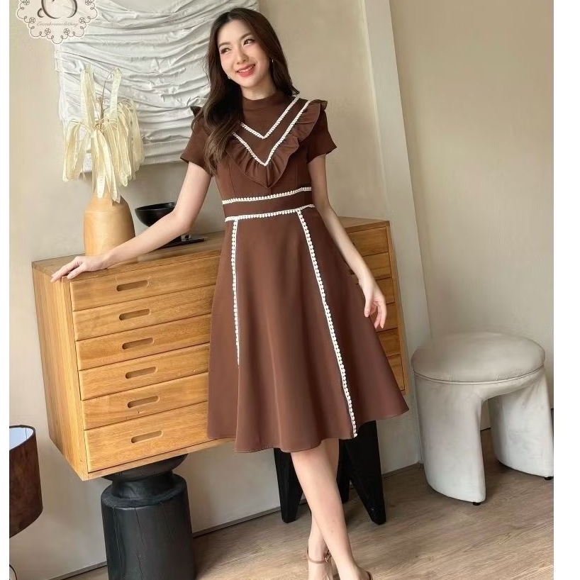 เดรส​คอ​ปีน​ ป้าย​ Kalisa