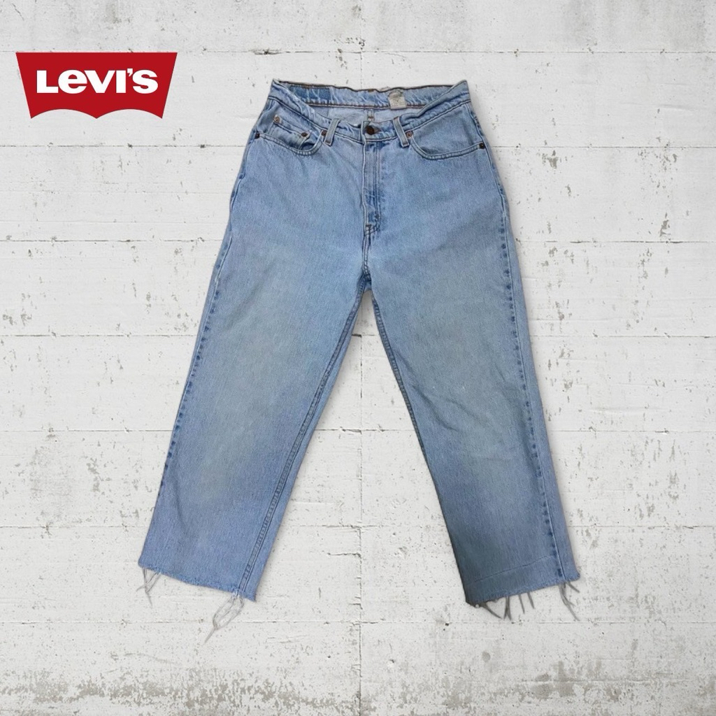 ส่งต่อกางเกงยีนส์ Levi’s 512 เอว28-29“ ปลายขาตัด มือสองสภาพดี