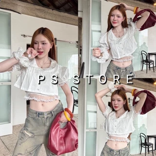 Rynn crop : เสื้อครอปแขนตุ๊กตาคอบัว ดีเทลแต่งขอบลูกไม้