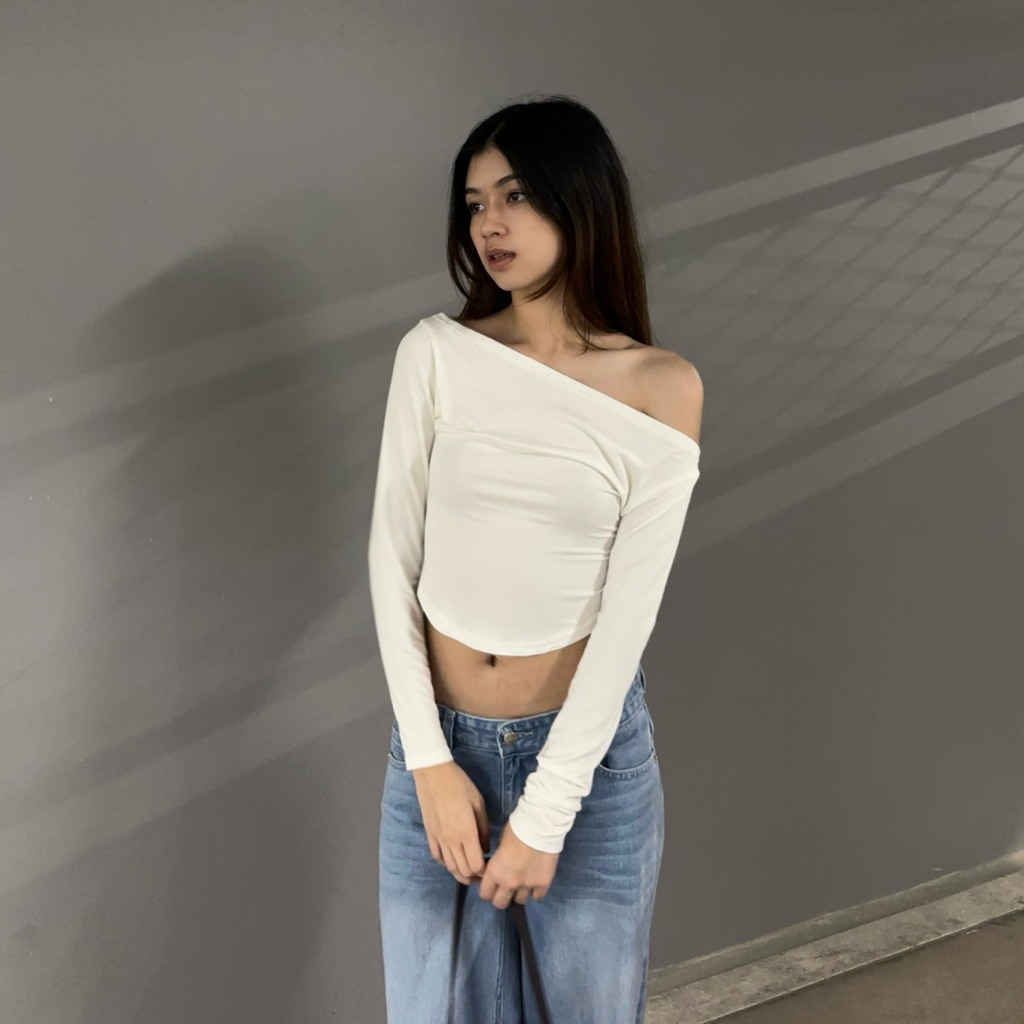 [NEW] Kals - Tiara Long Sleeve Top เสื้อครอปแขนยาวเข้ารูป เปิดไหล่