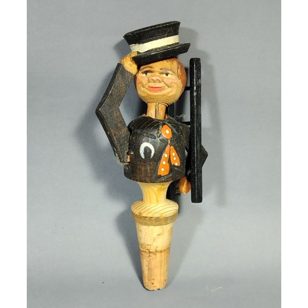 จุกขวดไม้แกะสลักมือผลิตโดย Anri ประเทศ อิตาลี