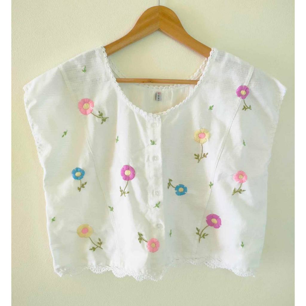 เสื้อผ้าฝ้ายปักลายสวยๆ ถักโครเชต์รอบตัว มีอก 36" ถึง 44"  ผ้าฝ้ายเนื้อดี ผ้านุ่ม สวมใส่สบาย มีหลายลายปักให้เลือก