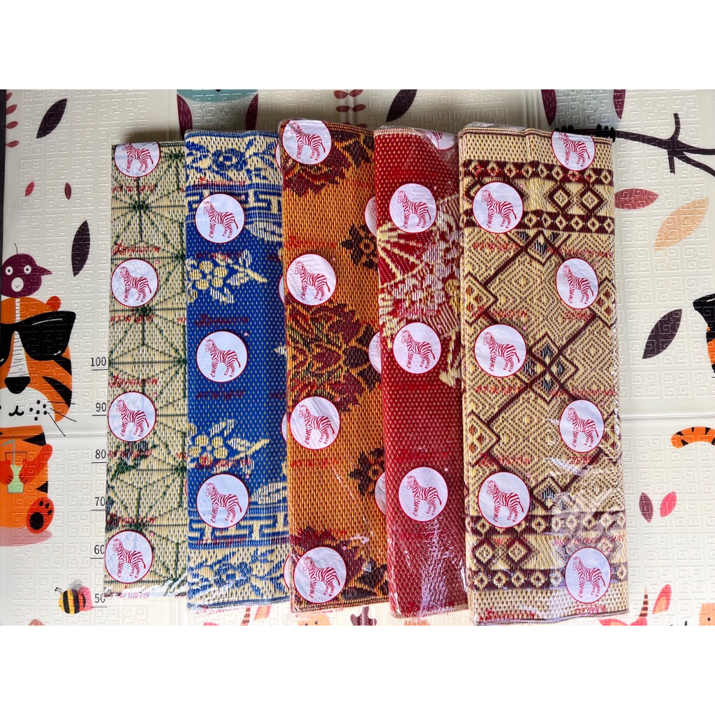 ม้าลายเสื่อพลาสติก ตราม้าลาย2พับ 3 พับและ 2พับยาวตราเครื่องบิน 5ห่วง ลายทอลายทนทาน คุ้มค่า (สินค้าพร้อมจัดส่ง)