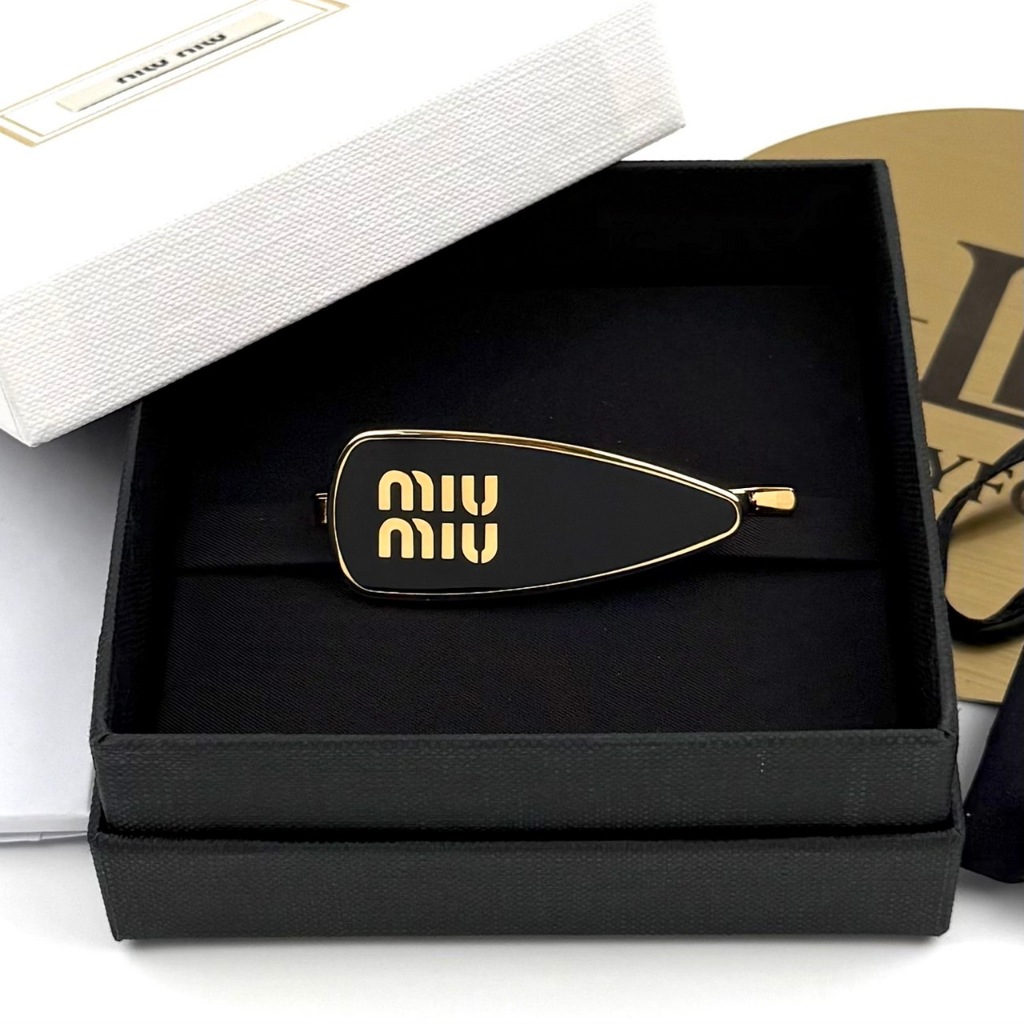 MIUMIU กิ๊บติดผมโลหะ เคลือบอีนาเมล 5IF147 สี Black ของแท้ 100%