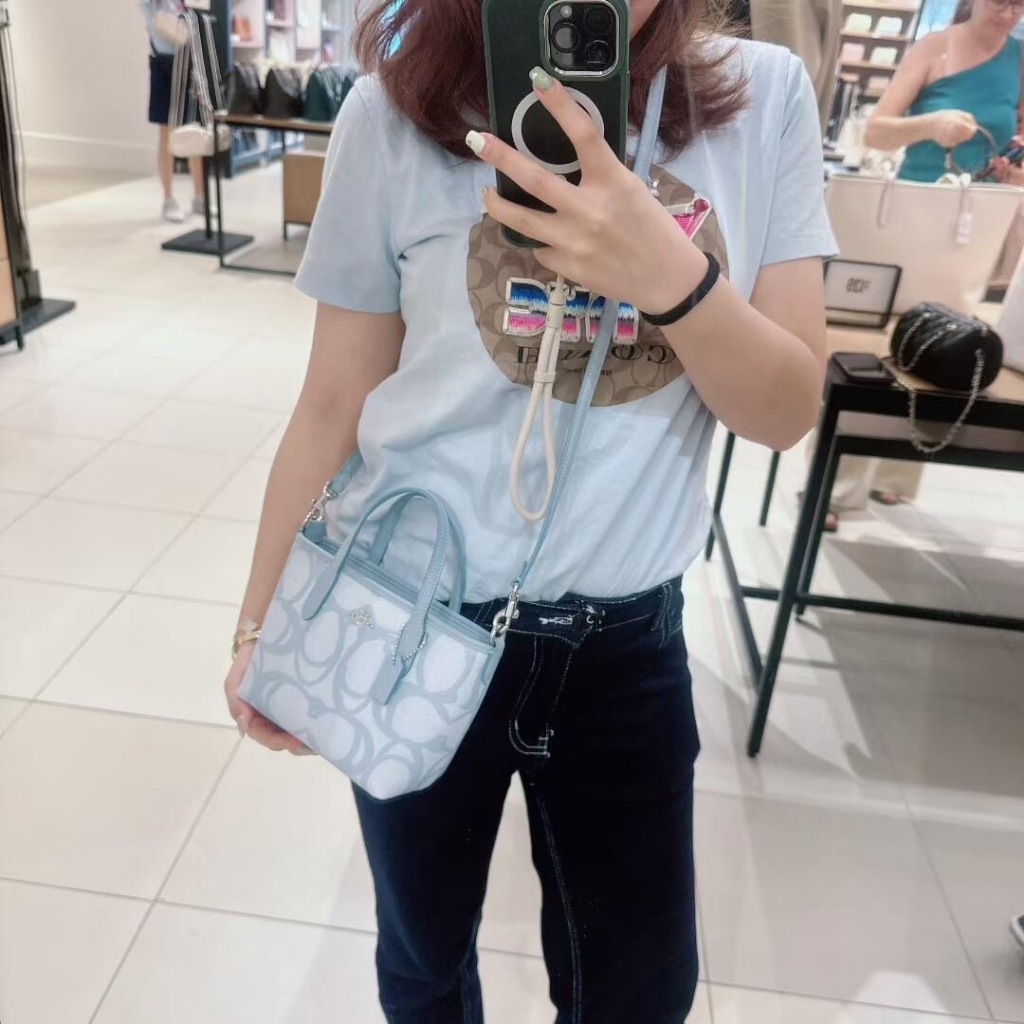 ของแท้ 100%  Coach City Tote Bag Mini  In Signature In Signature สายสะพายกว้าง ผู้หญิง กระเป๋าถือ - รูปที่ 4