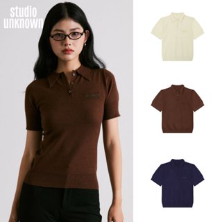 STUDIO UNKNOWN - Bonni Polo Knit (Women) เสื้อโปโลผ้านิตทรงเ…