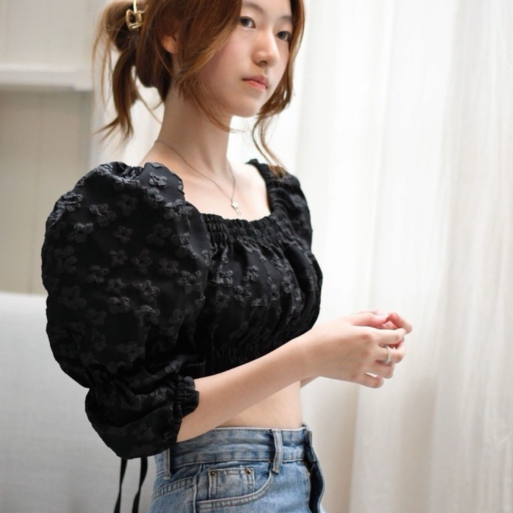 kokiji - Mallow top เสื้อแหวกหลัง เสื้อแขนพอง เนื้อผ้ามีดีเทล ส่งต่อสีดำ