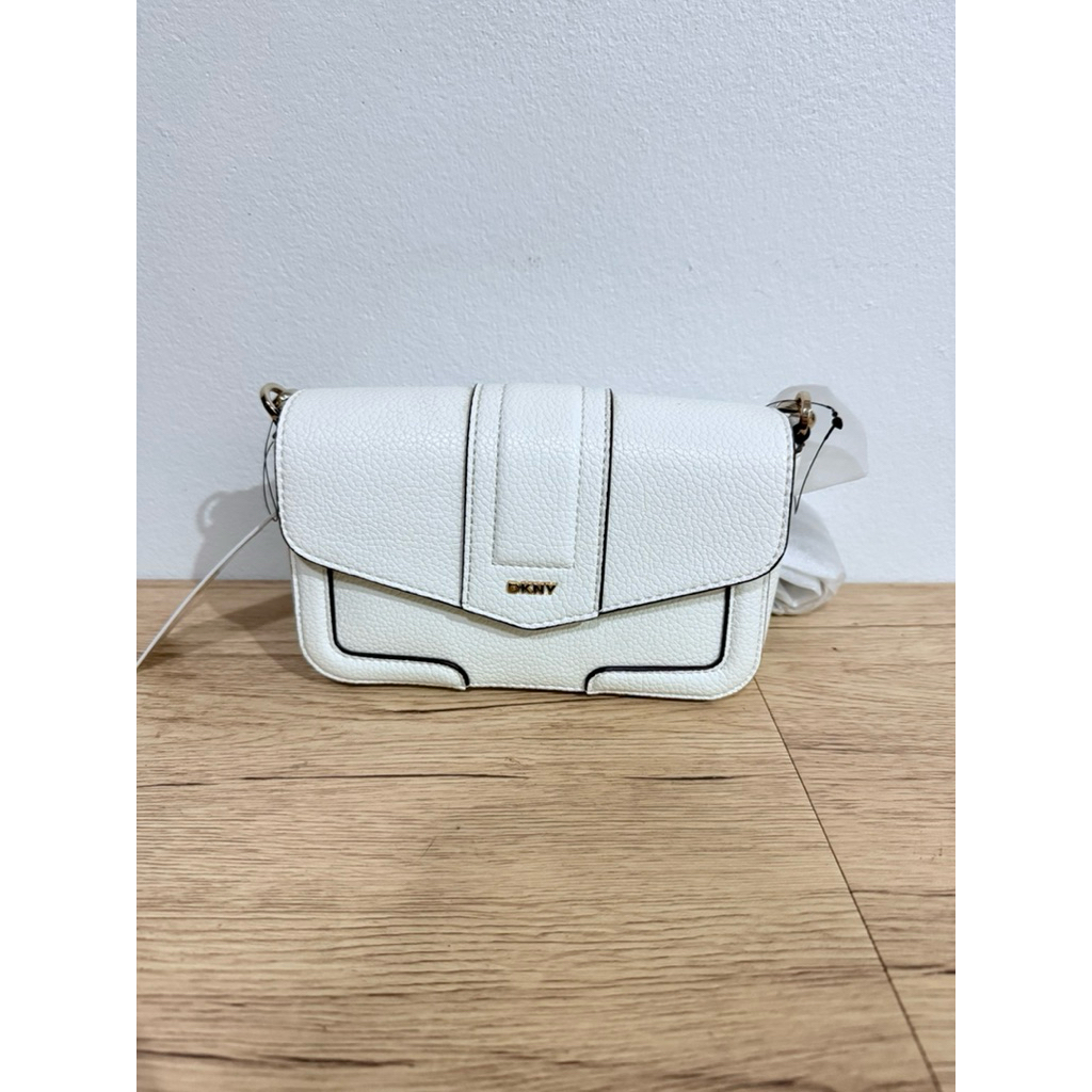 กระเป๋าสะพายข้าง DKNY มือหนึ่ง