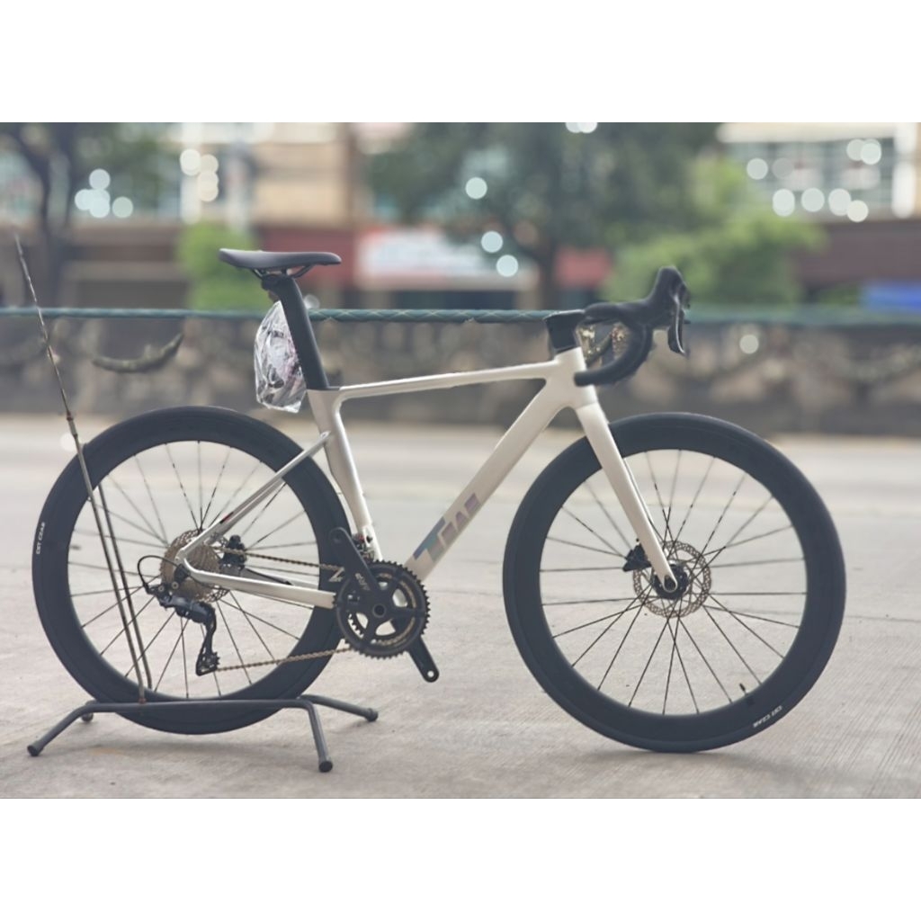 จักรยานเสือหมอบ TWITTER รุ่น C4 PRO RS 24สปีด 2026 (ล้อคาร์บอน ขอบสูง 50mm., แฮนด์ Integrated อลู)