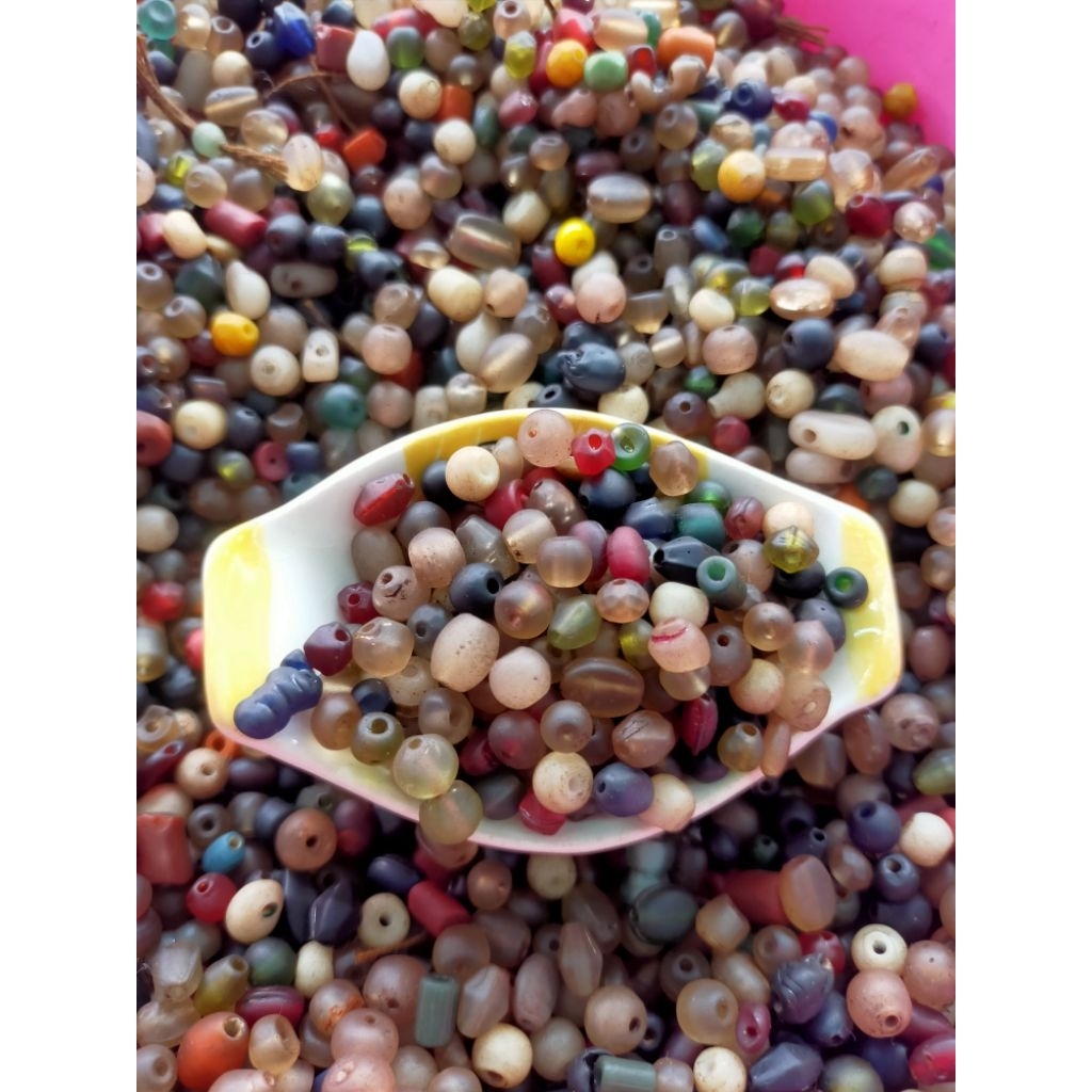 ลูกปัดแก้วสีขุ่น ธิเบต/เนปาล คละสี คละแบบ มีชุด20 เม็ดและ 50เม็ด