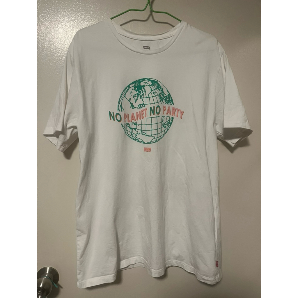 เสื้อยืด แบรนด์ Levi’s แท้ อก 42 นิ้ว มือสอง